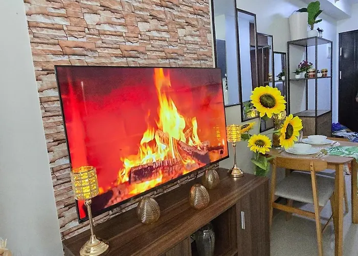 Cozy Dark Luxe Near Mcia Airport